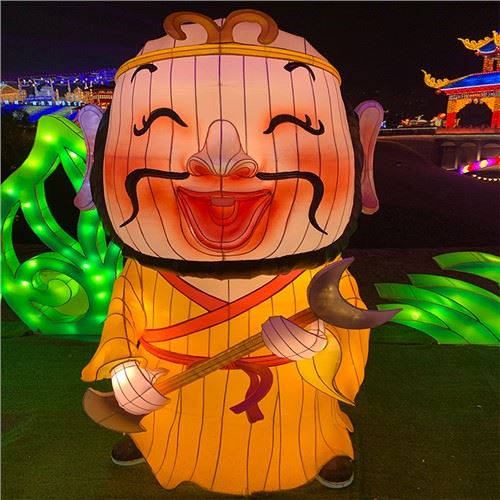 中国の新年の装飾は祝祭の絹のランタンを導きました